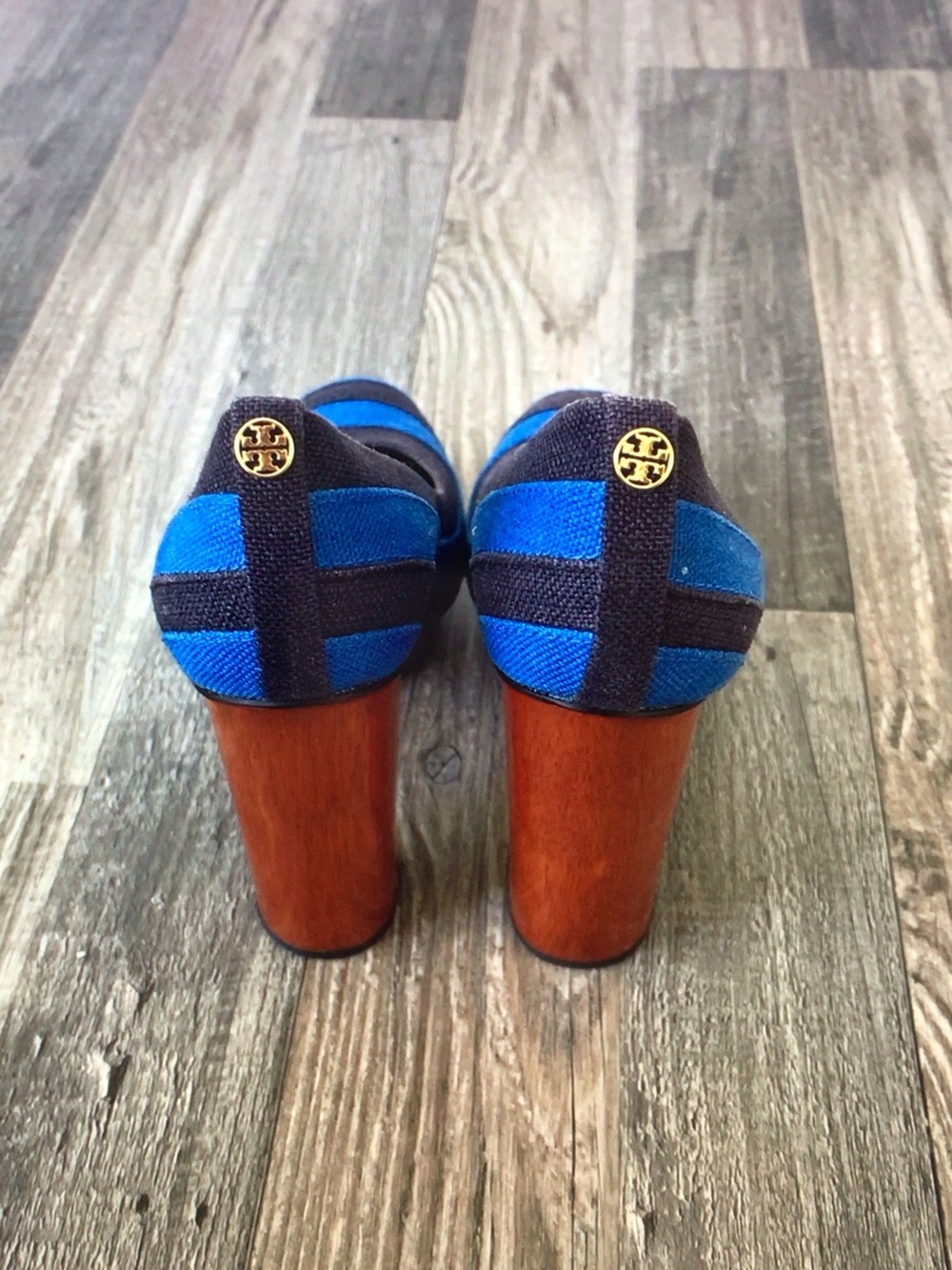 Tory Burch Blue and Black Block-Heel Platform Pumps with Wood-Tone Heel - Picture 3 of 4